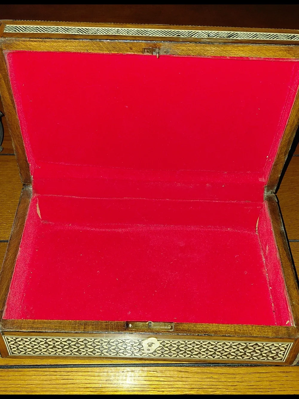 Antique Egyptian Inlaid Mother Of Pearl Wooden Storage Box - Black Cream Pattern